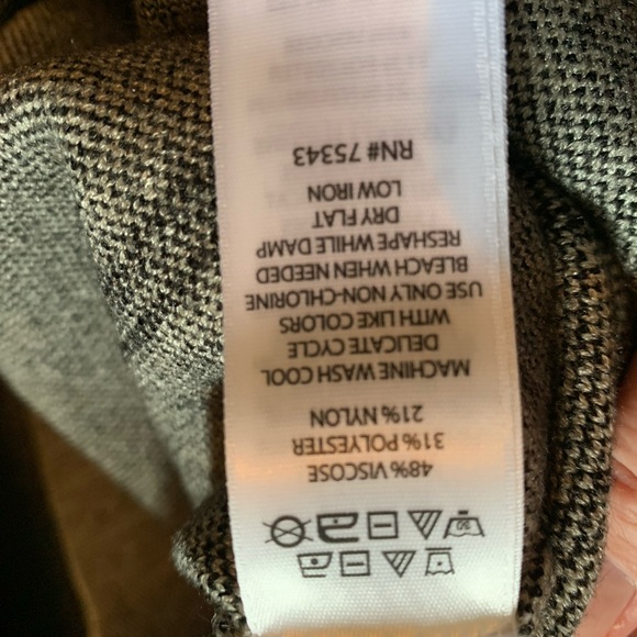 Tahari Sweater - Picture 2 of 11